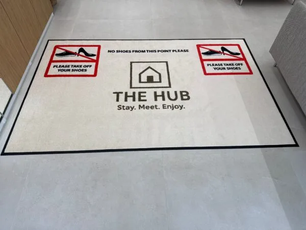 Tapis logo personnalisé - The Hub 1