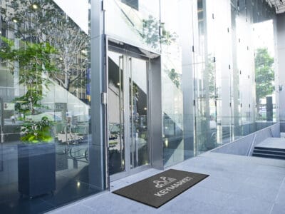 Tapis personnalisés pour entreprises : Comment influencent-ils l&rsquo;image de marque et l&rsquo;expérience client ?