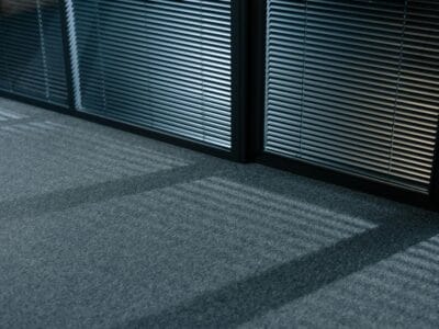 Un Tapis Peut-il Agrandir une Pièce ? Comment Maximiser l&rsquo;Espace dans un Environnement professionnel.
