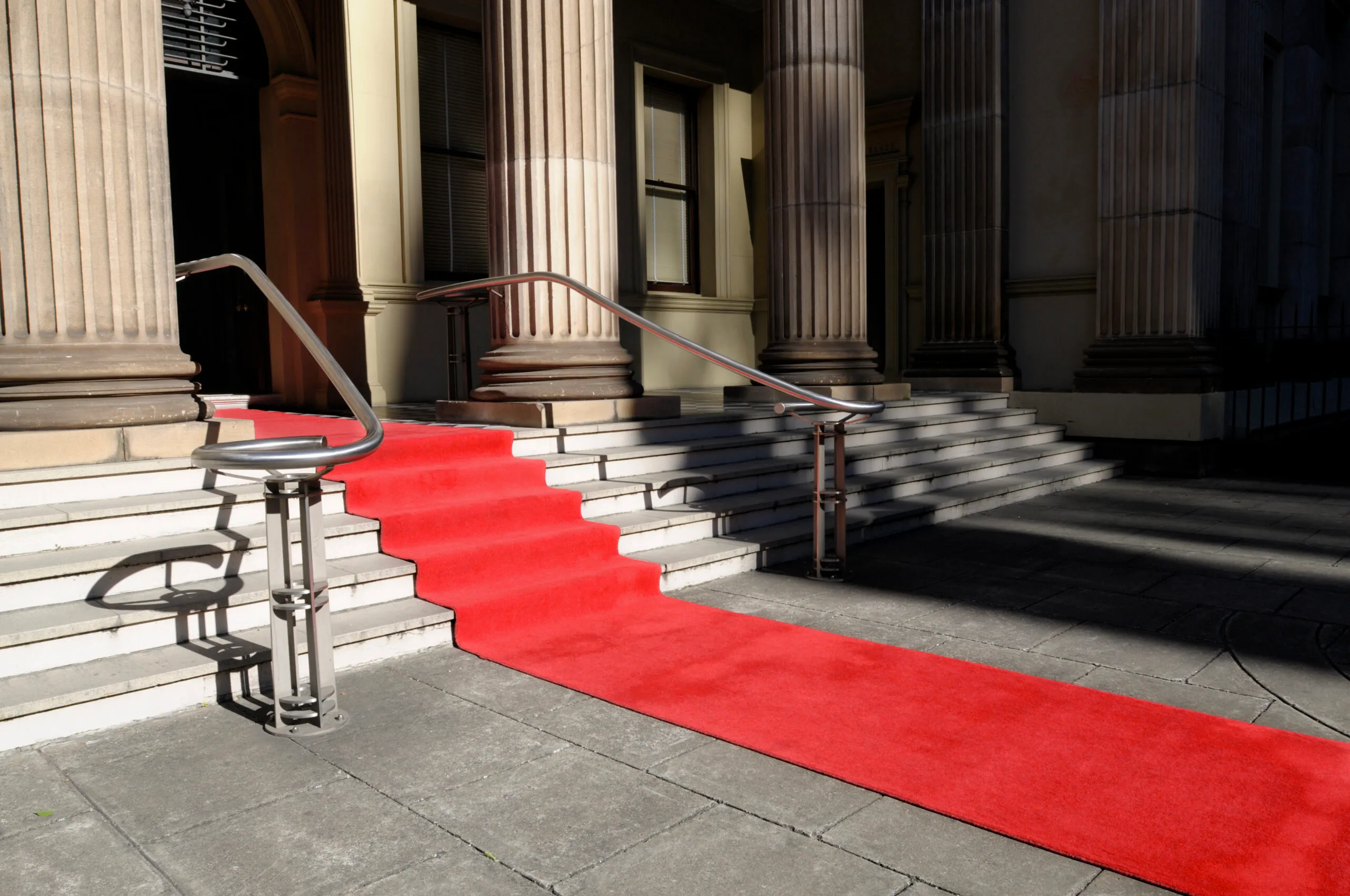 Tapis et moquettes événementielles : Les Erreurs à éviter Lors de l’installation et de l’entretien