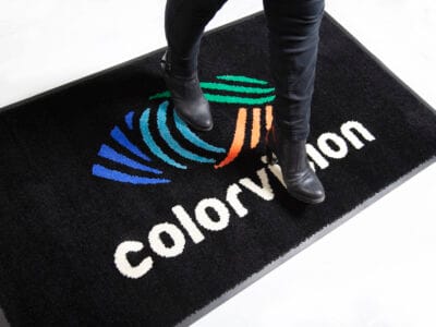 Les Tapis Logo Personnalisés : Un Outil Puissant pour Renforcer l&rsquo;Image de Marque de Votre Entreprise
