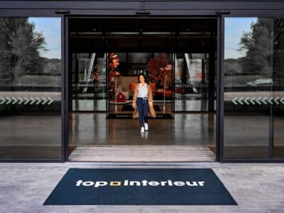 Comment personnaliser un tapis d&rsquo;entrée pour renforcer l&rsquo;image de marque de votre entreprise ?