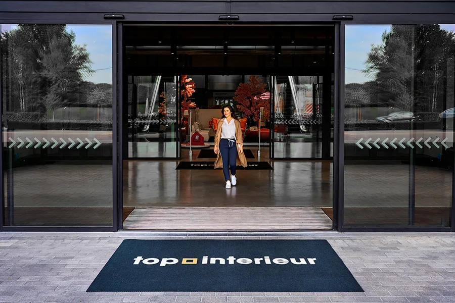 Comment personnaliser un tapis d’entrée pour renforcer l’image de marque de votre entreprise ?