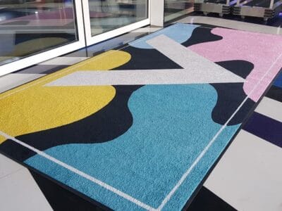 Tapis d&rsquo;entrée personnalisés : Comment les utiliser pour améliorer l&rsquo;accueil de vos visiteurs ?