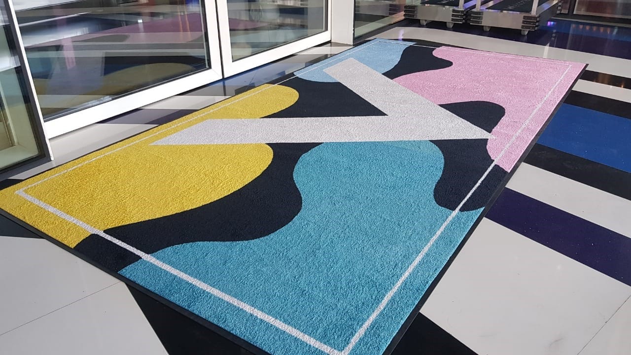 Tapis d&rsquo;entrée personnalisés : Comment les utiliser pour améliorer l&rsquo;accueil de vos visiteurs ?