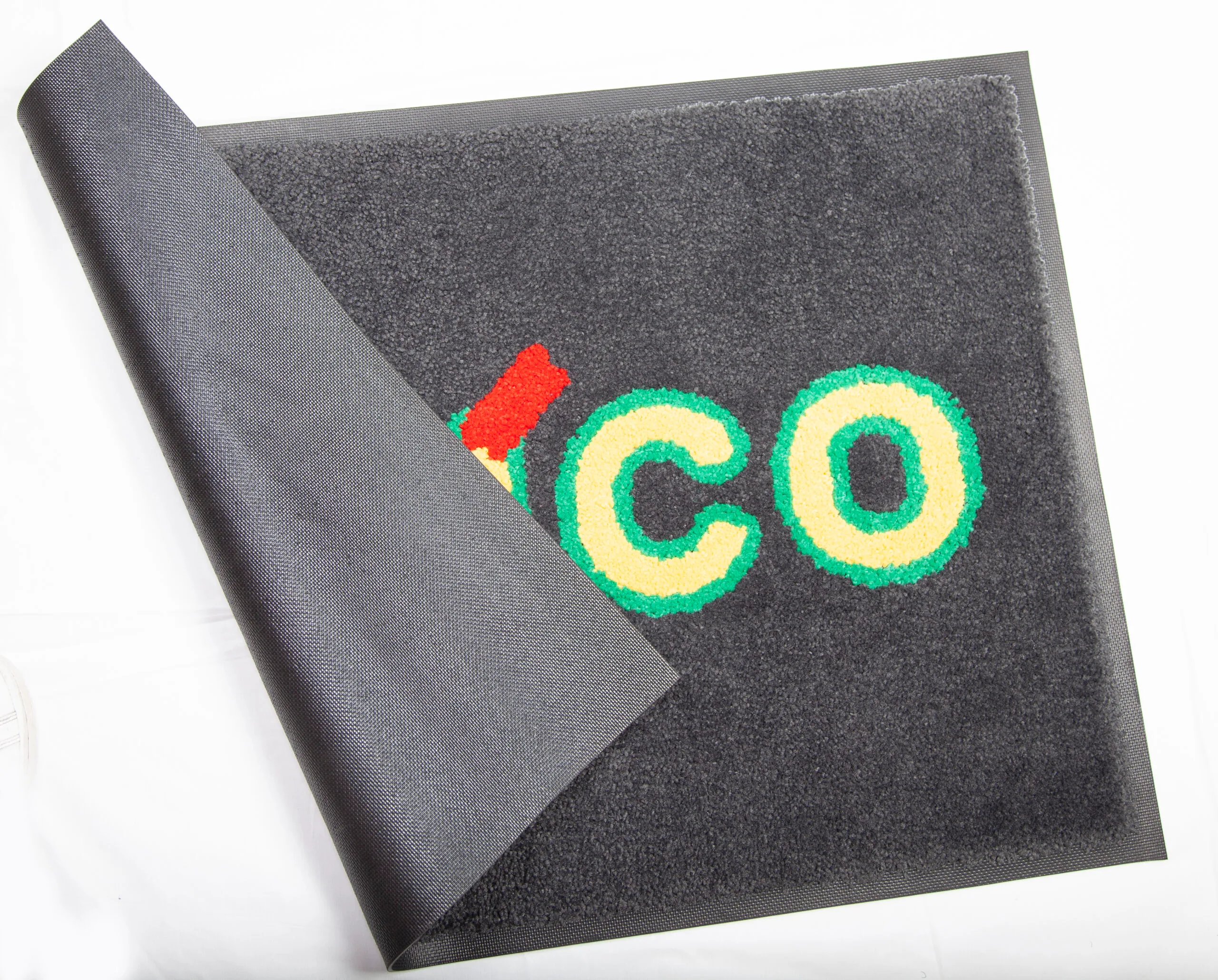 Faut-il choisir un tapis en fibre naturelle ou synthétique pour un environnement professionnel ?