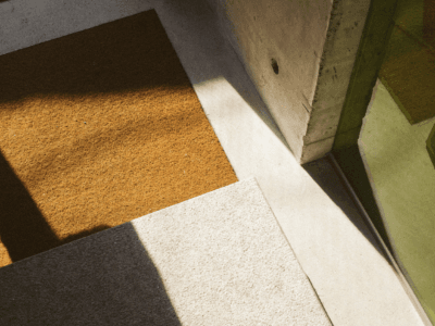 Tapis Extérieur vs Tapis Intérieur pour Entreprise : Quelle Différence et Comment Choisir ?