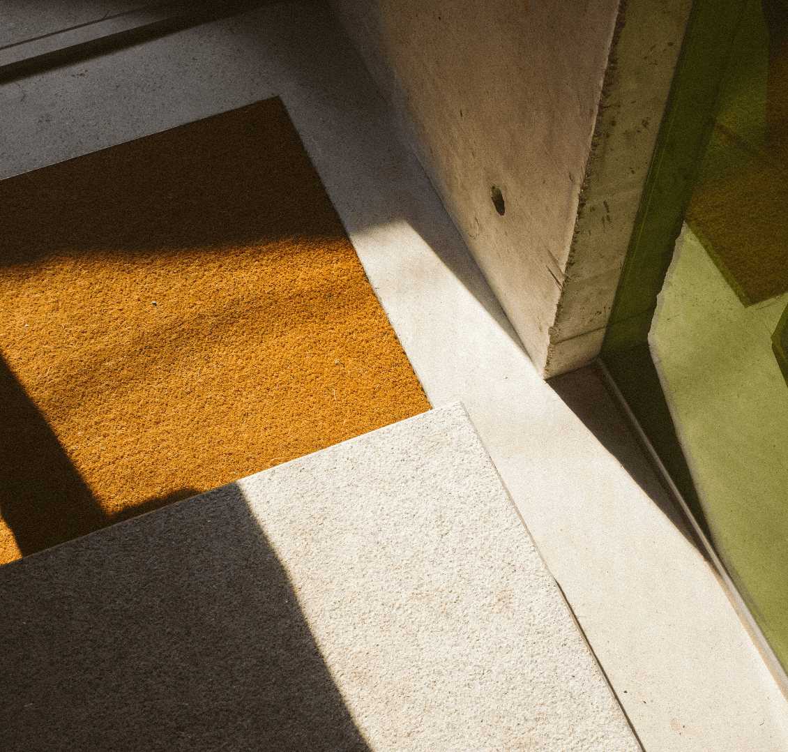 Tapis Extérieur vs Tapis Intérieur pour Entreprise : Quelle Différence et Comment Choisir ?