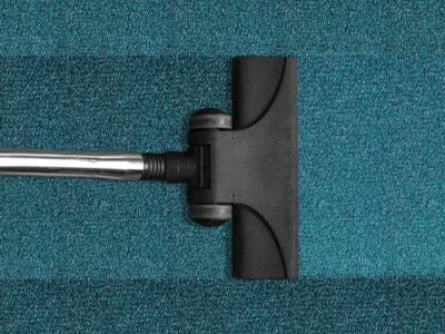 Comment nettoyer un tapis : Guide simple et efficace pour garder votre tapis d’entrée impeccable