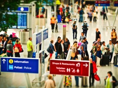 Tapis pour aéroports : la solution pour réduire les coûts d’entretien tout en garantissant la propreté et l’hygiène de vos espaces publics 🛫