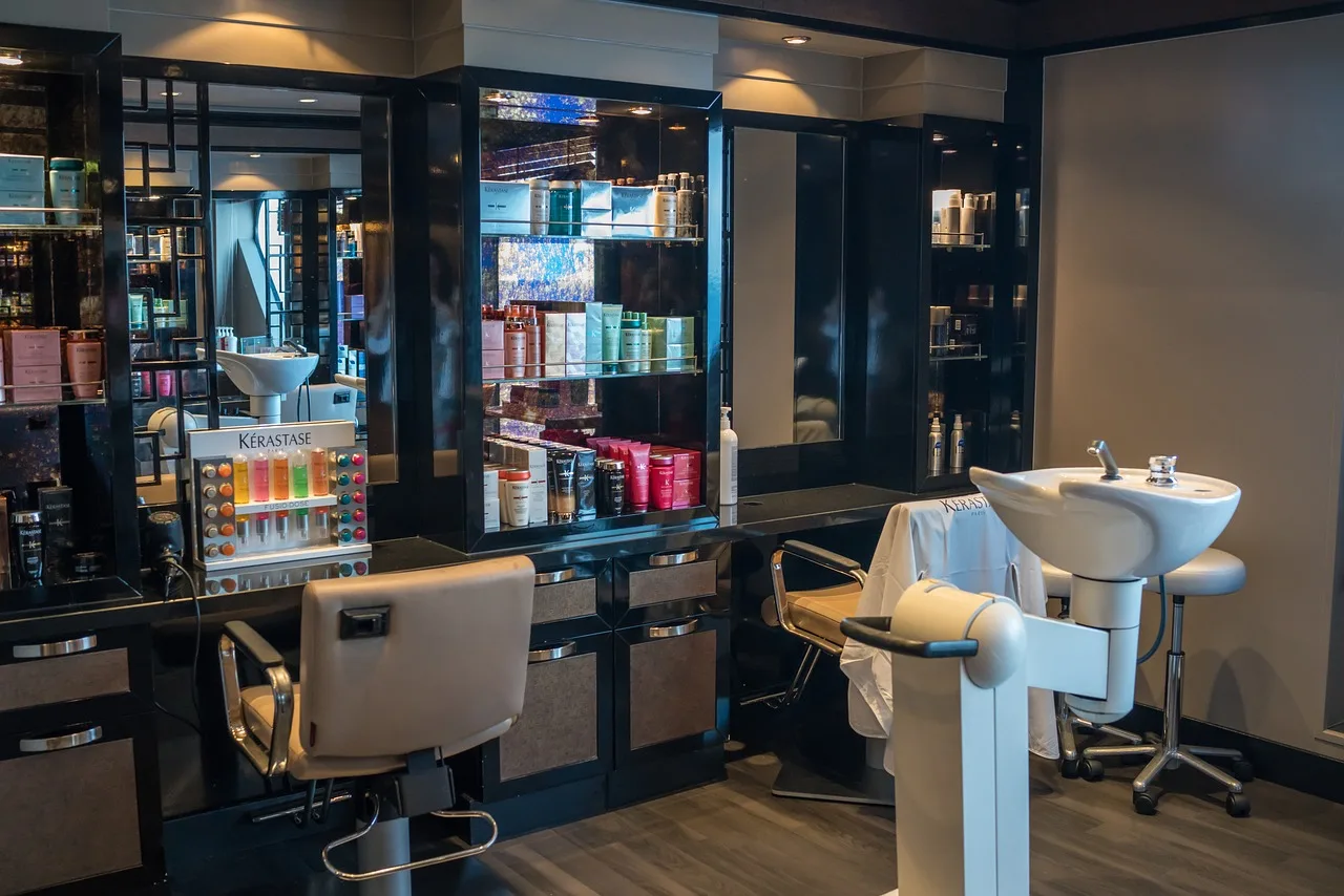 Comment les tapis personnalisés peuvent améliorer l’expérience client dans votre salon de coiffure 💇♂️💇♀️