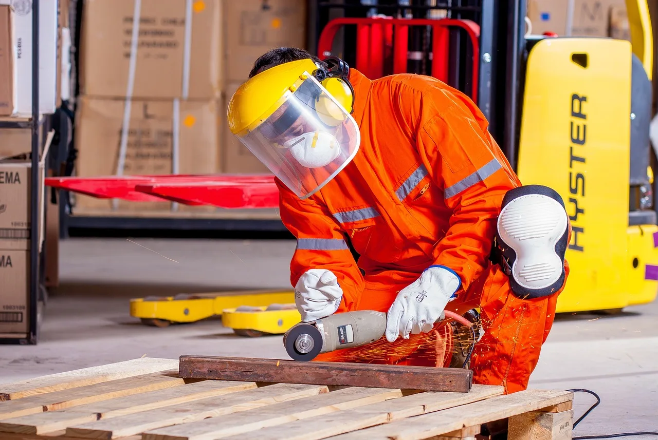 Comment choisir un tapis de sécurité pour un environnement industriel ? 🏭⚠️