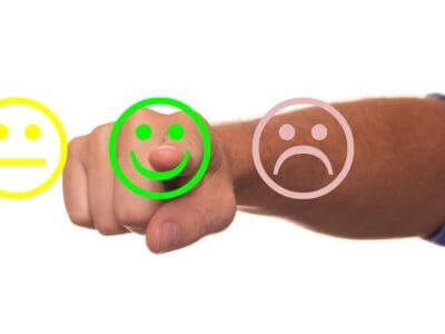 Comment savoir si un tapis personnalisé est de bonne qualité ? 5 astuces à connaître avant d&rsquo;acheter 🛒