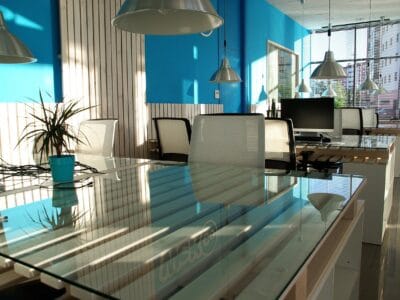 🌟 L&rsquo;Importance d&rsquo;un Tapis d&rsquo;Accueil Personnalisé avec Logo dans les Grandes Entreprises 🌟