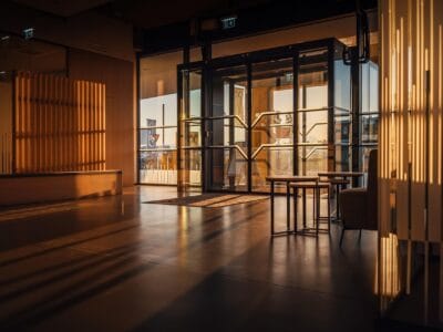 Quels tapis de sol sont adaptés aux hôtels de luxe pour améliorer l’expérience client ?