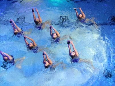 Tapis de sol pour piscines : Pourquoi opter pour un tapis anti-glisse pour votre espace aquatique ? 🏊‍♂️