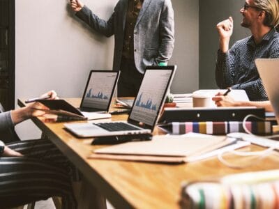 Quels sont les différents modèles de tapis d&rsquo;entrée professionnels à choisir pour votre entreprise ? 🏢✨