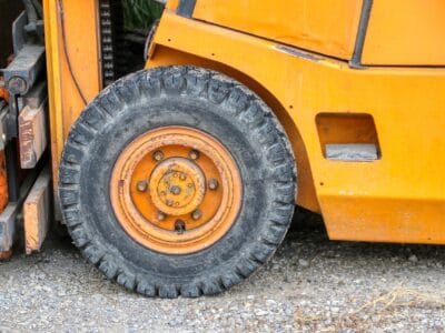 Tapis pour zones de circulation de chariots élévateurs et transpalettes dans les entrepôts 🚜