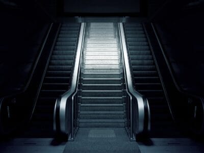 Les tapis les plus résistants pour les entreprises à fort trafic : comment choisir celui qui durera le plus longtemps ? 🏢🚶‍♂️
