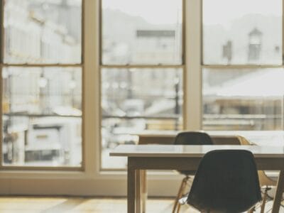 Quels sont les meilleurs tapis pour réduire le bruit dans des bureaux à open space ?