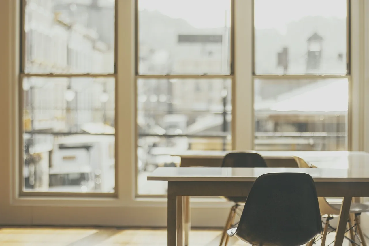 Quels sont les meilleurs tapis pour réduire le bruit dans des bureaux à open space ?