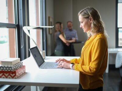 Quels tapis conviennent le mieux aux espaces de travail dans les bureaux d’entreprise ?