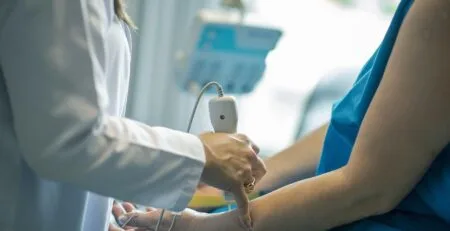 Tapis pour cliniques médicales : Comment choisir un modèle facile à entretenir et confortable ? 🏥