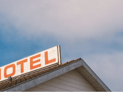 Comment choisir des tapis résistants à l’humidité et à l’usure pour les espaces extérieurs d’un hôtel ?