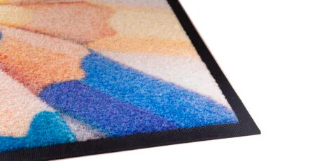Les tapis personnalisés en fibre recyclée : pourquoi chaque entreprise devrait choisir l&rsquo;option durable pour ses bureaux ?