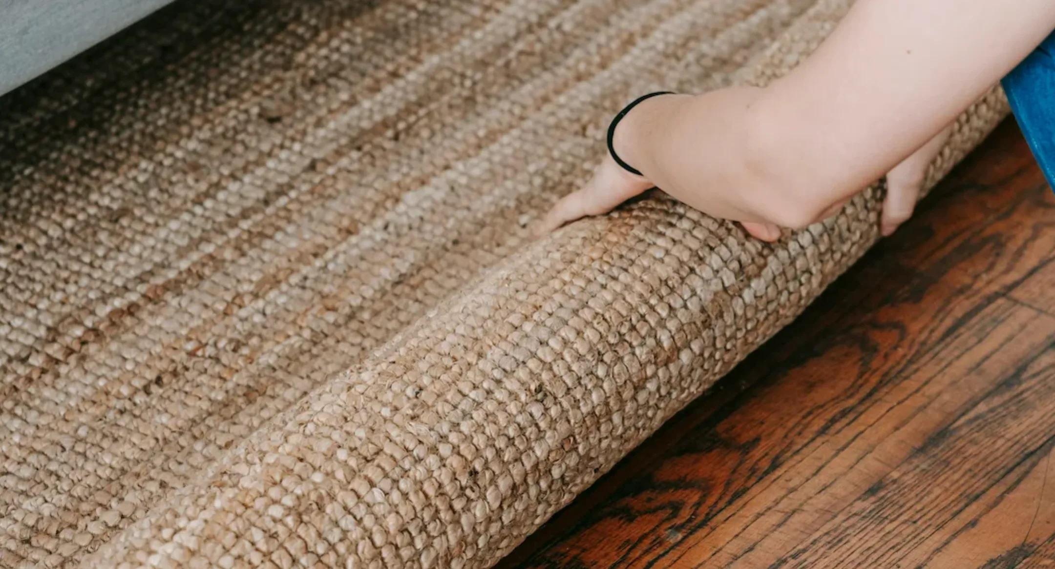 Comment dérouler un tapis pour une entreprise ? Les meilleures pratiques et conseils professionnels.