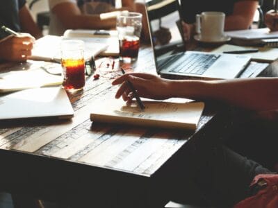 Tapis de sol personnalisé pas cher : Comment trouver le meilleur rapport qualité-prix pour votre entreprise ? 💼💸