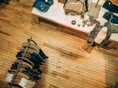 Les tapis anti-dérapants pour les professionnels : une solution pour réduire l&rsquo;usure des sols commerciaux.