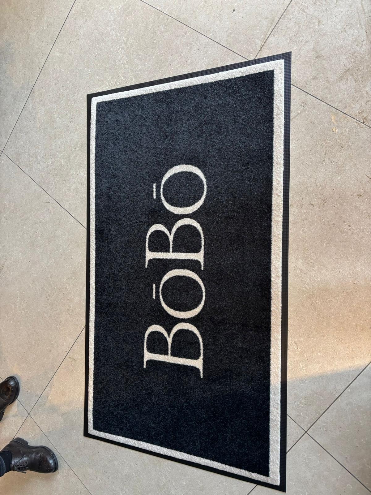 Tapis personnalisé vs tapis standard : quelles différences réelles ?