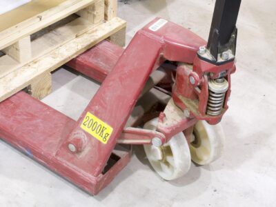 Tapis pour chariot élévateur encastré vs en surface : quel choix pour votre usine ?