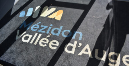 Tapis personnalisé antidérapant : sécurité et design combinés.