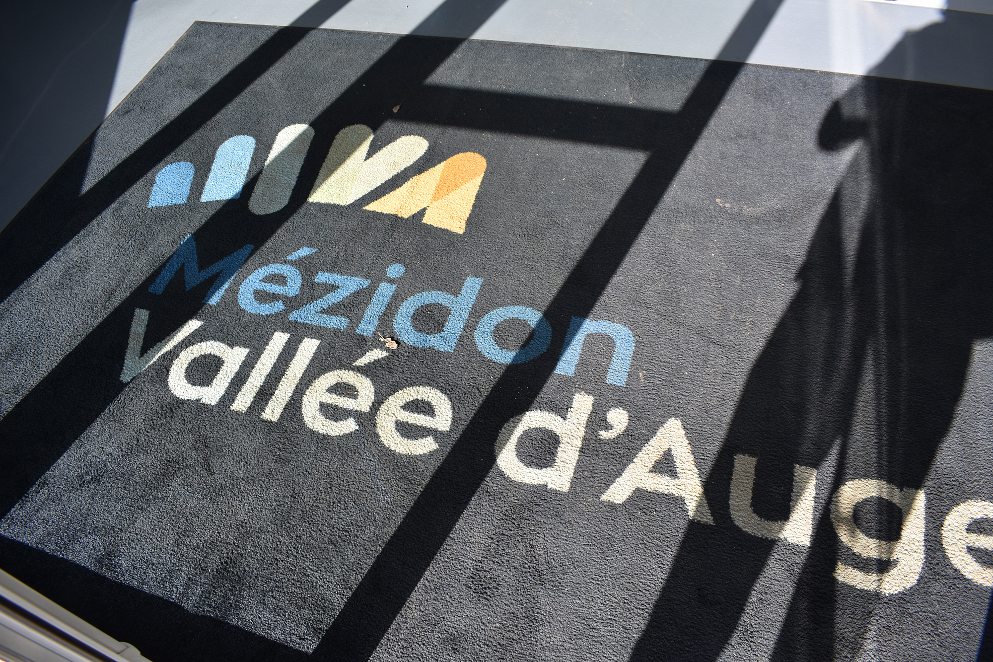 Tapis personnalisé antidérapant : sécurité et design combinés.