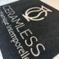 Tapis logo : quelles couleurs choisir pour rester lisible dans le temps ?